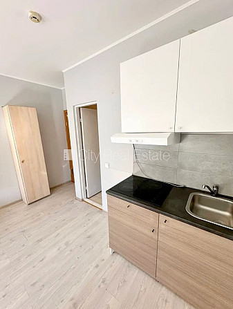 Fasādes māja, renovēta māja, slēgts pagalms, ieeja no pagalma, kāpņu telpa pēc kapitālā Rīga - foto 4