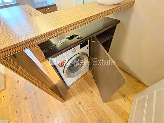 Фасадный дом, закрытый двор, возможность аренды парковки, вход с улицы и со двора, Rīga