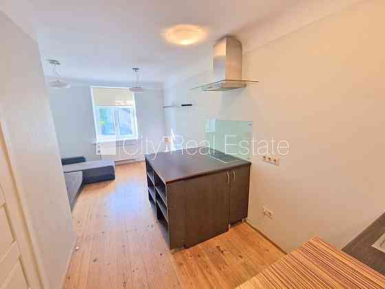 Фасадный дом, закрытый двор, возможность аренды парковки, вход с улицы и со двора, Rīga