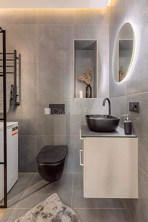 Fasādes māja, renovēta māja, slēgts pagalms, ieeja no ielas un pagalma, kāpņu telpa pēc Rīga - foto 20