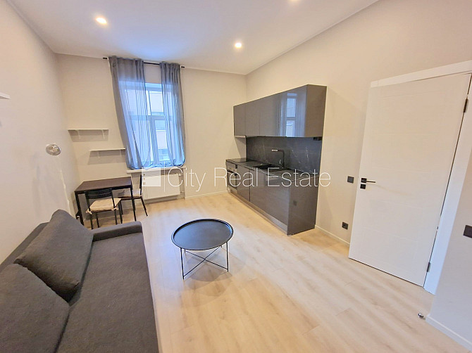 Fasādes māja, renovēta māja, slēgts pagalms, ieeja no ielas un pagalma, ir lifts, kāpņu Rīga - foto 9