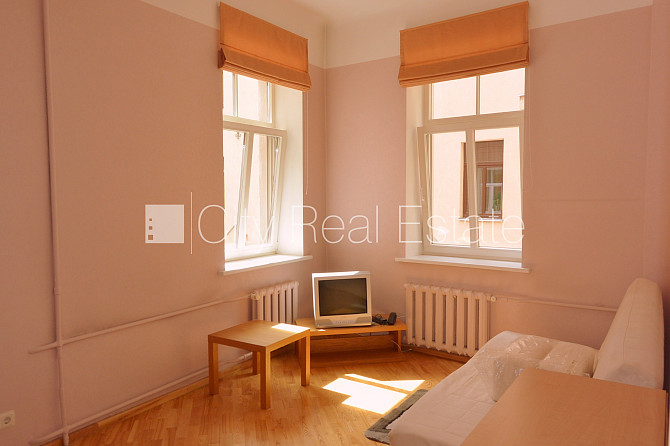 Fasādes māja, renovēta māja, slēgts pagalms, ieeja no ielas, kāpņu telpa pēc kapitālā Rīga - foto 3