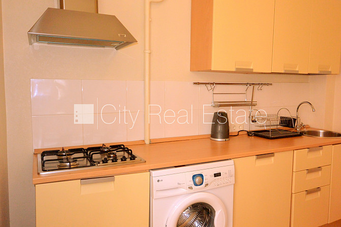 Fasādes māja, renovēta māja, slēgts pagalms, ieeja no ielas, kāpņu telpa pēc kapitālā Rīga - foto 2