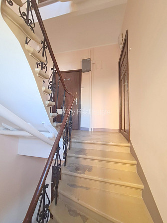 Fasādes māja, renovēta māja, slēgts pagalms, ieeja no ielas, kāpņu telpa pēc kapitālā Rīga - foto 8