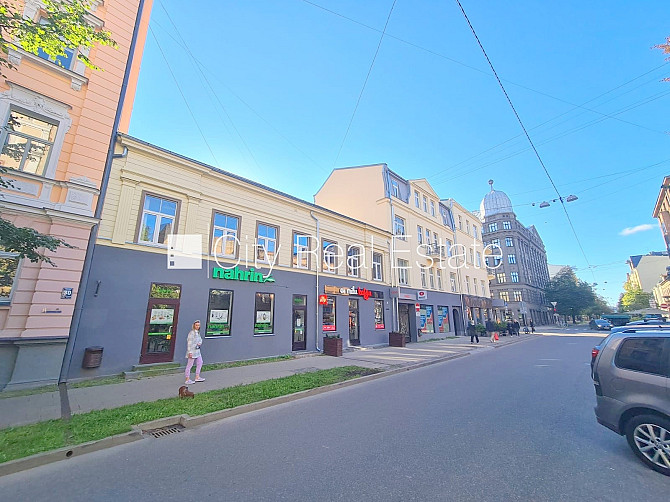 Fasādes māja, renovēta māja, slēgts pagalms, ieeja no ielas, kāpņu telpa pēc kapitālā Rīga - foto 11