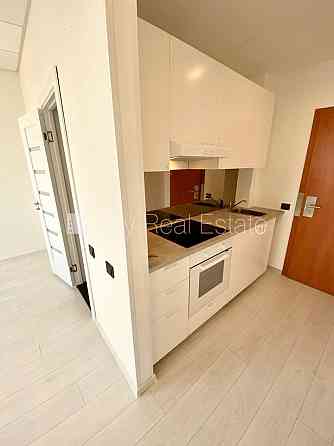 Фасадный дом, реновированный дом, закрытый двор, вход с улицы, лифт, лестничная Rīga