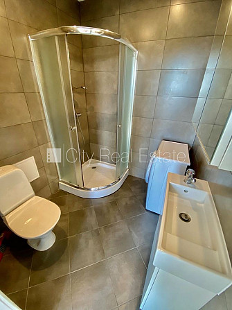 Fasādes māja, renovēta māja, slēgts pagalms, ieeja no ielas, ir lifts, kāpņu telpa pēc Rīga - foto 10