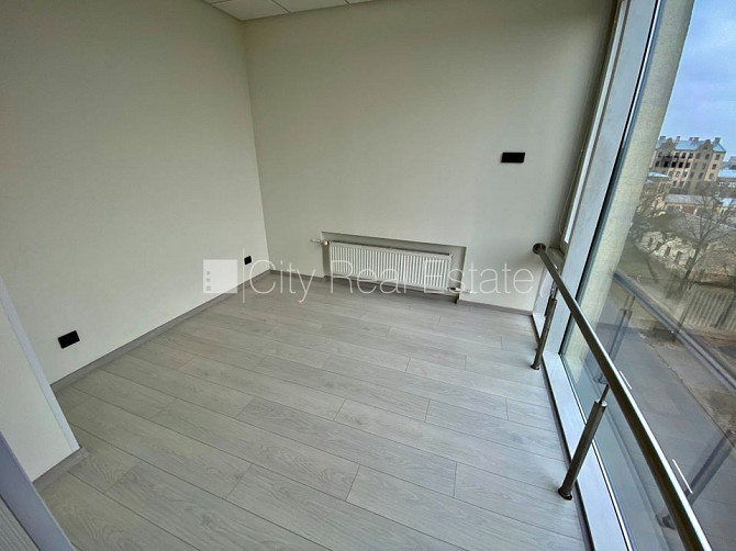 Fasādes māja, renovēta māja, slēgts pagalms, ieeja no ielas, ir lifts, kāpņu telpa pēc Rīga - foto 3