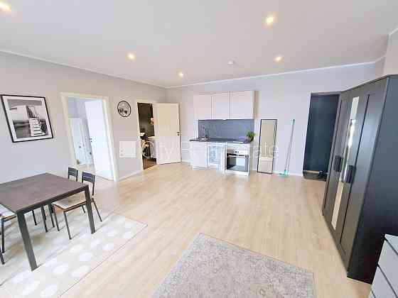 Фасадный дом, реновированный дом, закрытый двор, вход с улицы и со двора, Rīga