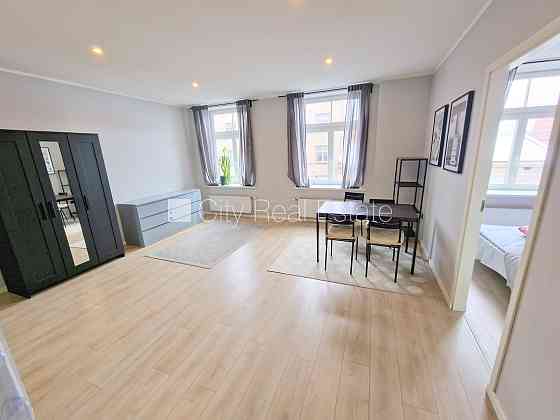 Фасадный дом, реновированный дом, закрытый двор, вход с улицы и со двора, Rīga