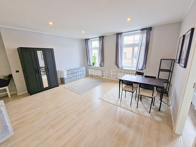 Fasādes māja, renovēta māja, slēgts pagalms, ieeja no ielas un pagalma, kāpņu telpa pēc Rīga - foto 7