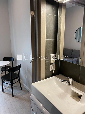 Fasādes māja, renovēta māja, slēgts pagalms, ieeja no ielas, kāpņu telpa pēc kapitālā Rīga - foto 8