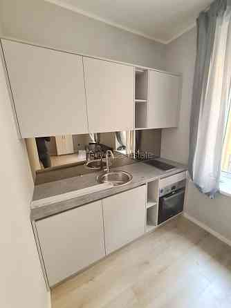 Фасадный дом, реновированный дом, вход с улицы, лестничная клетка после Rīga