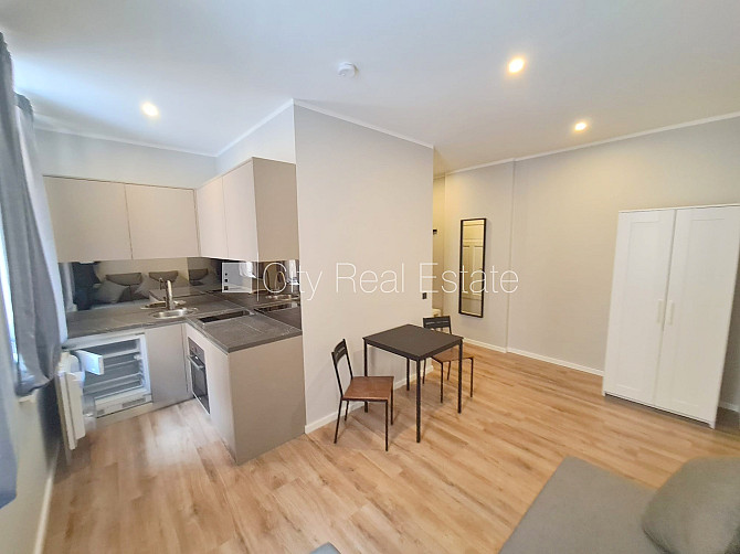 Pagalma ēka, renovēta māja, slēgts pagalms, ieeja no ielas un pagalma, kāpņu telpa pēc Rīga - foto 1