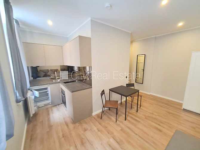 Pagalma ēka, renovēta māja, slēgts pagalms, ieeja no ielas un pagalma, kāpņu telpa pēc Rīga - foto 5