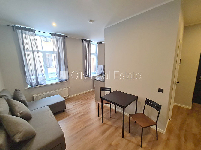 Pagalma ēka, renovēta māja, slēgts pagalms, ieeja no ielas un pagalma, kāpņu telpa pēc Rīga - foto 4