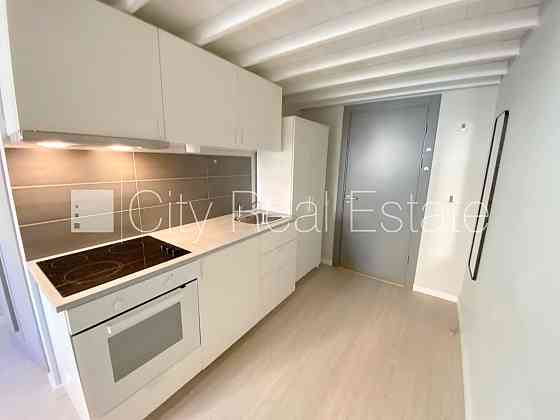 Фасадный дом, реновированный дом, закрытый двор, вход с улицы, лестничная клетка Rīga