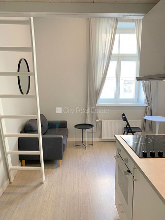 Fasādes māja, renovēta māja, slēgts pagalms, ieeja no ielas, kāpņu telpa pēc kapitālā Rīga - foto 11