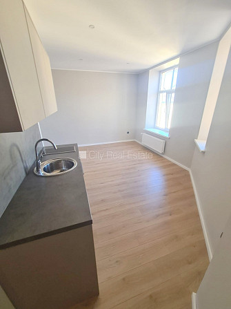 Фасадный дом, реновированный дом, закрытый двор, вход с улицы и со двора, Рига - изображение 8