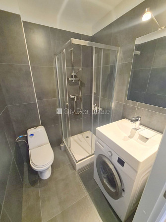 Фасадный дом, реновированный дом, закрытый двор, вход с улицы и со двора, Рига - изображение 12