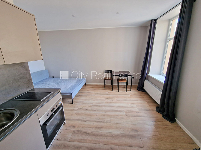 Фасадный дом, реновированный дом, закрытый двор, вход с улицы и со двора, Рига - изображение 2