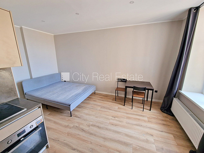 Фасадный дом, реновированный дом, закрытый двор, вход с улицы и со двора, Рига - изображение 1