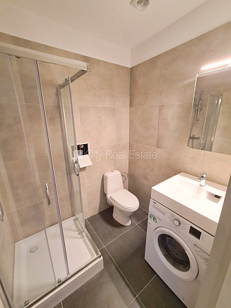 Фасадный дом, реновированный дом, закрытый двор, вход со двора, лестничная клетка Рига - изображение 14