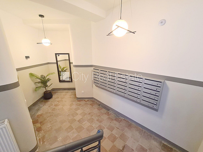 Фасадный дом, реновированный дом, закрытый двор, вход со двора, лестничная клетка Рига - изображение 17