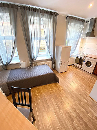 Pagalma ēka, renovēta māja, slēgts pagalms, ieeja no ielas un pagalma, kāpņu telpa pēc Rīga - foto 2