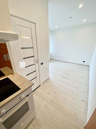 Fasādes māja, renovēta māja, ieeja no ielas, ir lifts, kāpņu telpa pēc kapitālā remonta, Rīga - foto 7