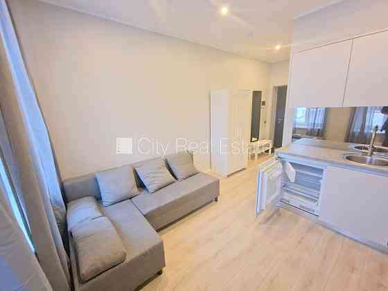 Фасадный дом, реновированный дом, вход с улицы, лестничная клетка после Rīga