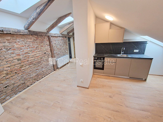 Pagalma ēka, renovēta māja, slēgts pagalms, ieeja no ielas un pagalma, mansards, ir lifts, Rīga - foto 1