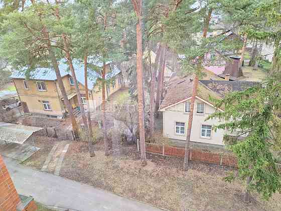 Земля в собственности, вход с улицы, лестничная клетка без ремонта, лоджия, окна Юрмала