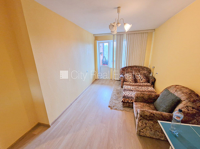 Земля в собственности, вход с улицы, лестничная клетка без ремонта, лоджия, окна Юрмала - изображение 14