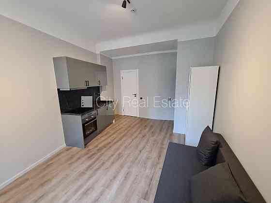 Фасадный дом, реновированный дом, закрытый двор, вход с улицы и со двора, лифт, Rīga