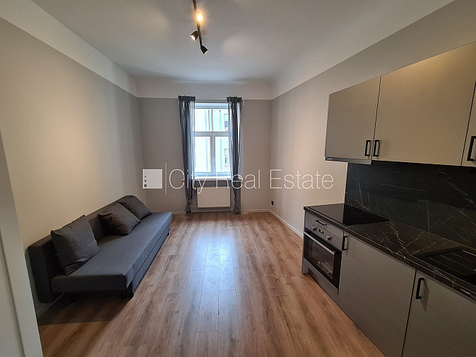 Fasādes māja, renovēta māja, slēgts pagalms, ieeja no ielas un pagalma, ir lifts, kāpņu Rīga - foto 2