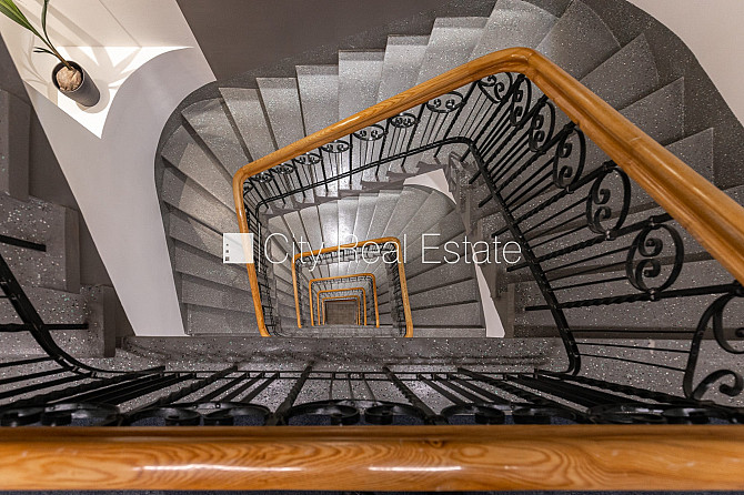 Pagalma ēka, fasādes māja, slēgts pagalms, ieeja no ielas un pagalma, ir lifts, kāpņu telpa Rīga - foto 20