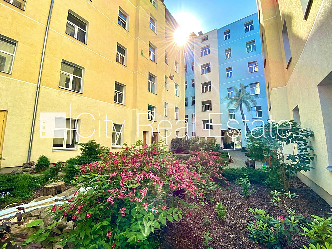 Pagalma ēka, renovēta māja, slēgts pagalms, ieeja no ielas un pagalma, kāpņu telpa pēc Rīga - foto 8