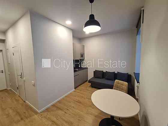 Здание во дворе, реновированный дом, закрытый двор, вход со двора, лифт, Rīga