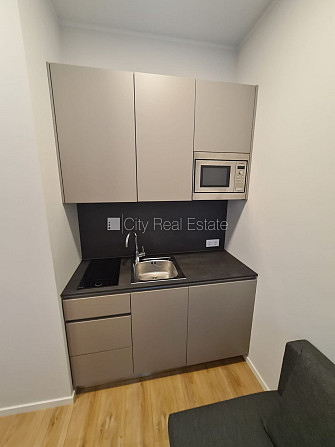 Pagalma ēka, renovēta māja, slēgts pagalms, ieeja no pagalma, ir lifts, kāpņu telpa pēc Rīga - foto 7