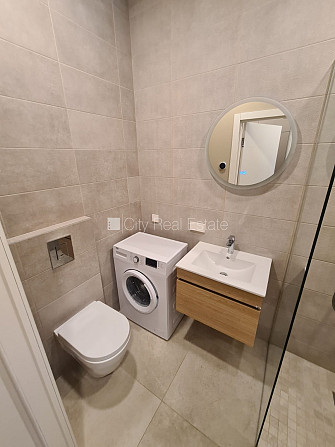 Pagalma ēka, renovēta māja, slēgts pagalms, ieeja no pagalma, ir lifts, kāpņu telpa pēc Rīga - foto 11