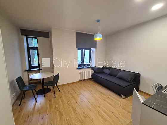 Здание во дворе, реновированный дом, закрытый двор, вход со двора, лифт, Rīga