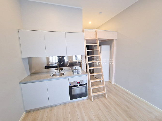 Фасадный дом, реновированный дом, вход с улицы, лестничная клетка после Рига - изображение 4