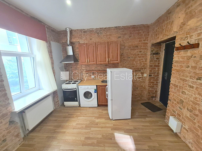 Pagalma ēka, renovēta māja, slēgts pagalms, ieeja no ielas, kāpņu telpa pēc kapitālā Rīga - foto 8