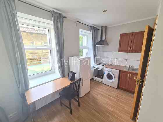 Здание во дворе, реновированный дом, закрытый двор, вход с улицы и со двора, Rīga