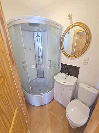 Pagalma ēka, renovēta māja, slēgts pagalms, ieeja no ielas un pagalma, kāpņu telpa pēc Rīga - foto 9