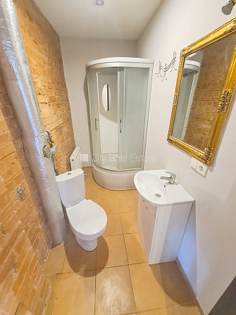 Pagalma ēka, renovēta māja, slēgts pagalms, ieeja no ielas un pagalma, kāpņu telpa pēc Rīga - foto 9