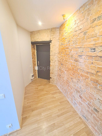 Pagalma ēka, renovēta māja, slēgts pagalms, ieeja no ielas un pagalma, kāpņu telpa pēc Rīga - foto 11