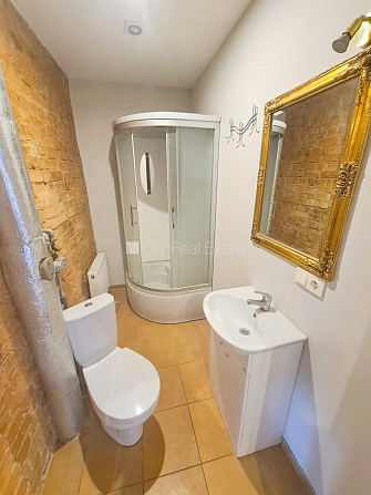 Pagalma ēka, renovēta māja, slēgts pagalms, ieeja no ielas un pagalma, kāpņu telpa pēc Rīga - foto 8