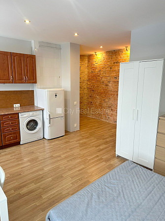 Pagalma ēka, renovēta māja, slēgts pagalms, ieeja no ielas un pagalma, kāpņu telpa pēc Rīga - foto 3